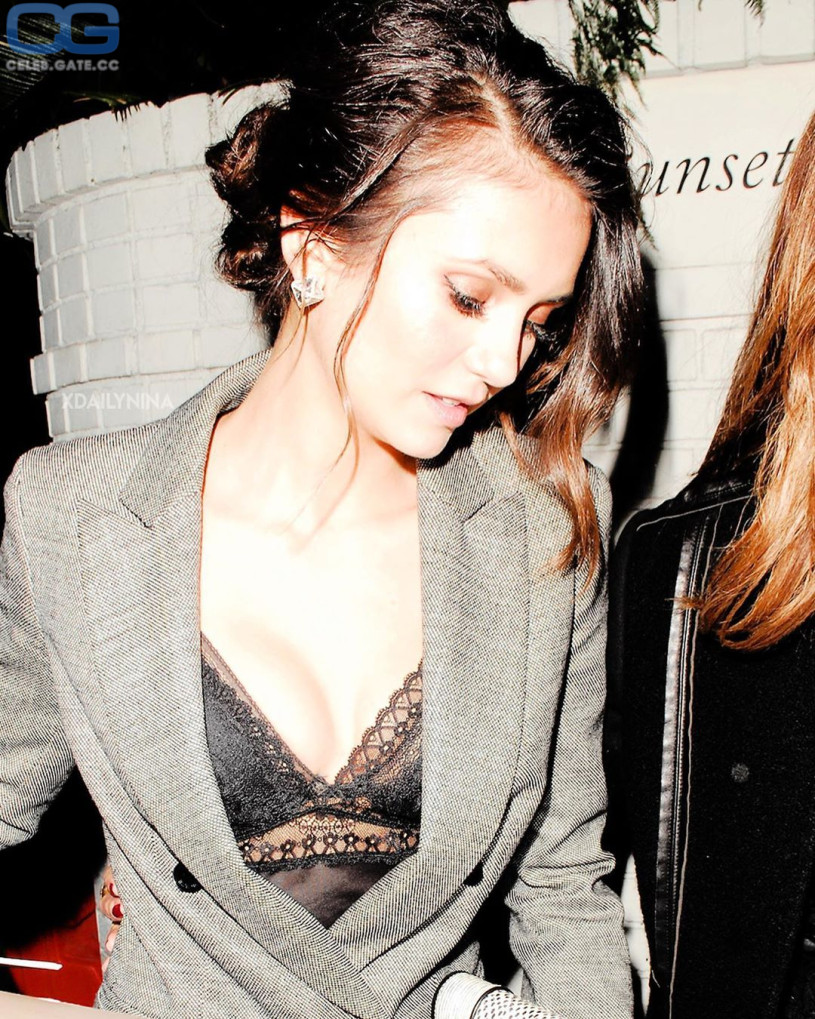 Nina Dobrev Nackt Nacktbilder Playboy Nacktfotos Fakes Oben Ohne