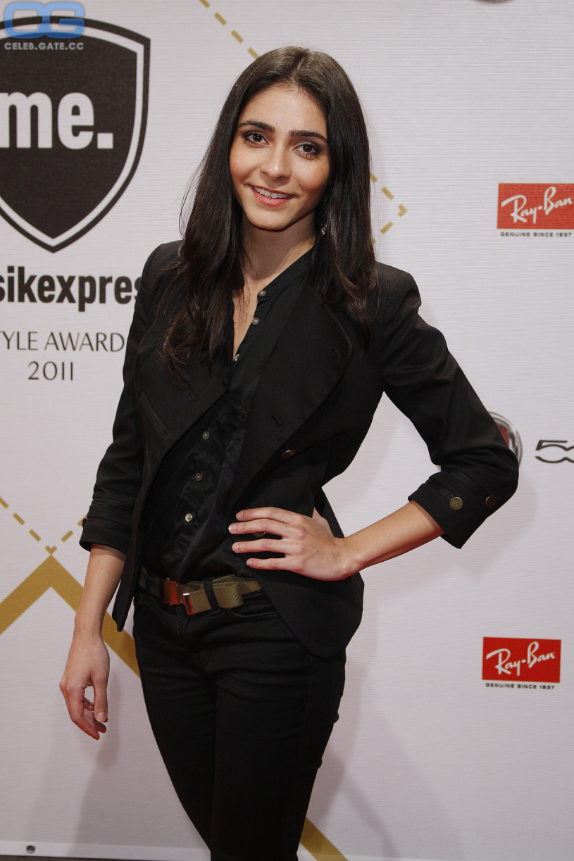 Pegah Ferydoni nackt, Nacktbilder, Playboy, Nacktfotos, Fakes, Oben Ohne