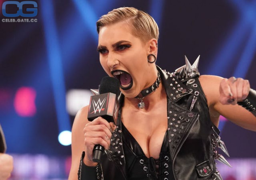 Rhea Ripley nackt, Nacktbilder, Playboy, Nacktfotos, Fakes, Oben Ohne