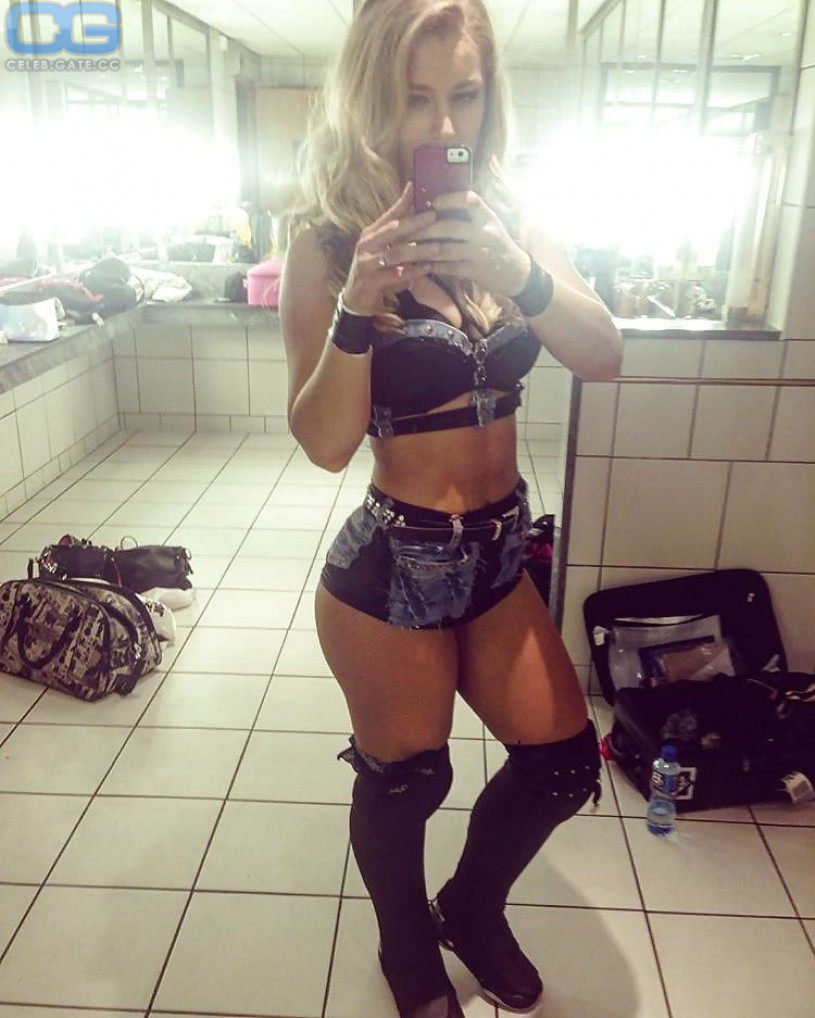 Toni Storm nackt, Nacktbilder, Playboy, Nacktfotos, Fakes, Oben Ohne
