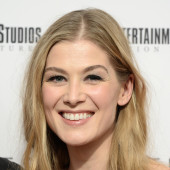 Rosamund Pike nackt