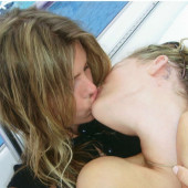 Lykke May Andersen kissing-a-girl