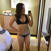 Sophie Simmons sexy-selfie