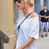 Taylor Swift no-panty-leggins