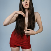 Alana Haim 