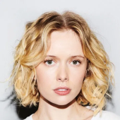 Amelia Eve