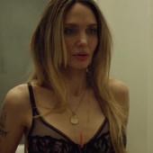 Angelina Jolie 