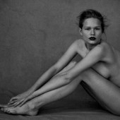 Anna Ewers naked