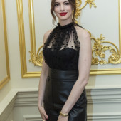 Anne Hathaway 