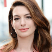 Anne Hathaway face