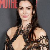 Anne Hathaway 