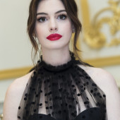 Anne Hathaway 