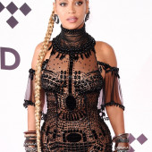 Beyonce Knowles braless