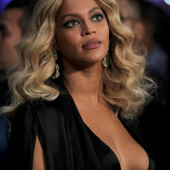 Beyonce Knowles tit slip