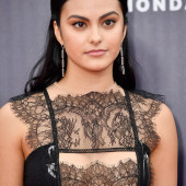 Camila Mendes 