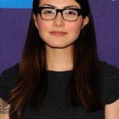 Daniella Pineda glasses
