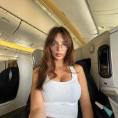 Emily Ratajkowski 