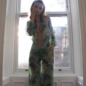 Emily Ratajkowski 