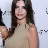 Emily Ratajkowski 