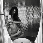 Emily Ratajkowski leaked nudes