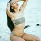 Eva Gutowski bikini