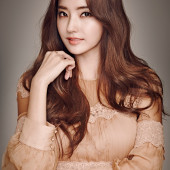 Han Chae-young 