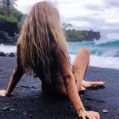 Hassie Harrison 