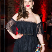 Hayley Atwell braless