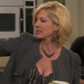 Jenna Elfman 