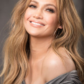 Jennifer Lopez facial