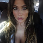 Jennifer Lopez selfie