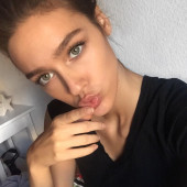 Jueli Mery selfie