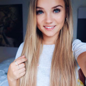 Julia Beautx selfie