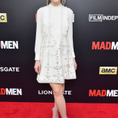 Kiernan Shipka 