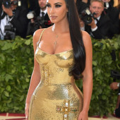 Kim Kardashian hot