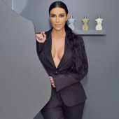 Kim Kardashian tit slip