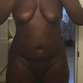 Leslie Jones fully nude