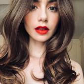 Lily Collins 