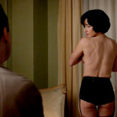 Linda Cardellini topless scene