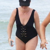 Melissa Joan Hart beach