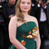 Mia Threapleton 