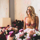 Mollie King 