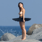 Myla Dalbesio topless
