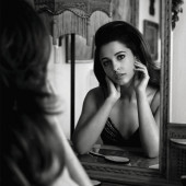 Naomi Scott 