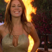 Nikki Cox 