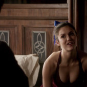 Nina Dobrev 
