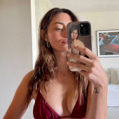 Phoebe Tonkin 