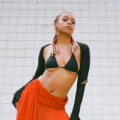 Ravyn Lenae 