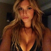 Samantha Hoopes boobs