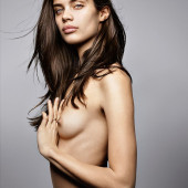Sara Sampaio naked
